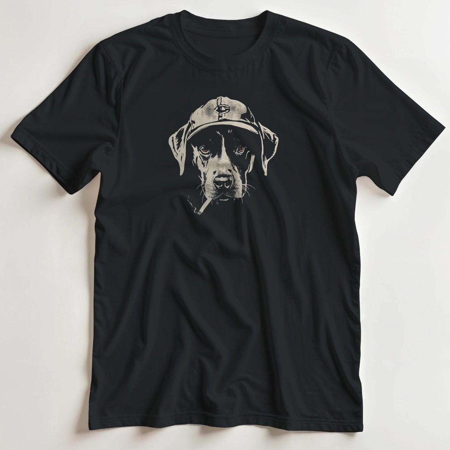T-shirt en coupe unisexe et 100% coton en Black imprimé avec un design Chien Vintage T-Shirt .