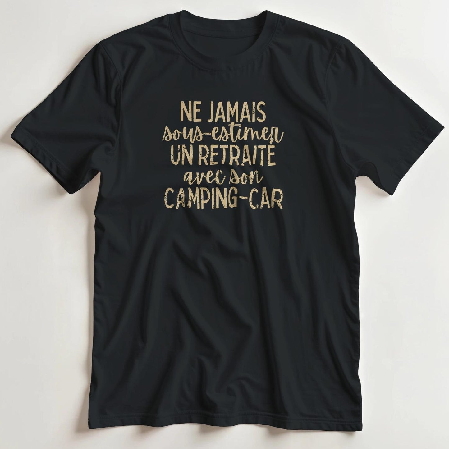 T-shirt en coupe unisexe et 100% coton en Noir 3XL imprimé avec un design Retraité Camping-Car T-Shirt .