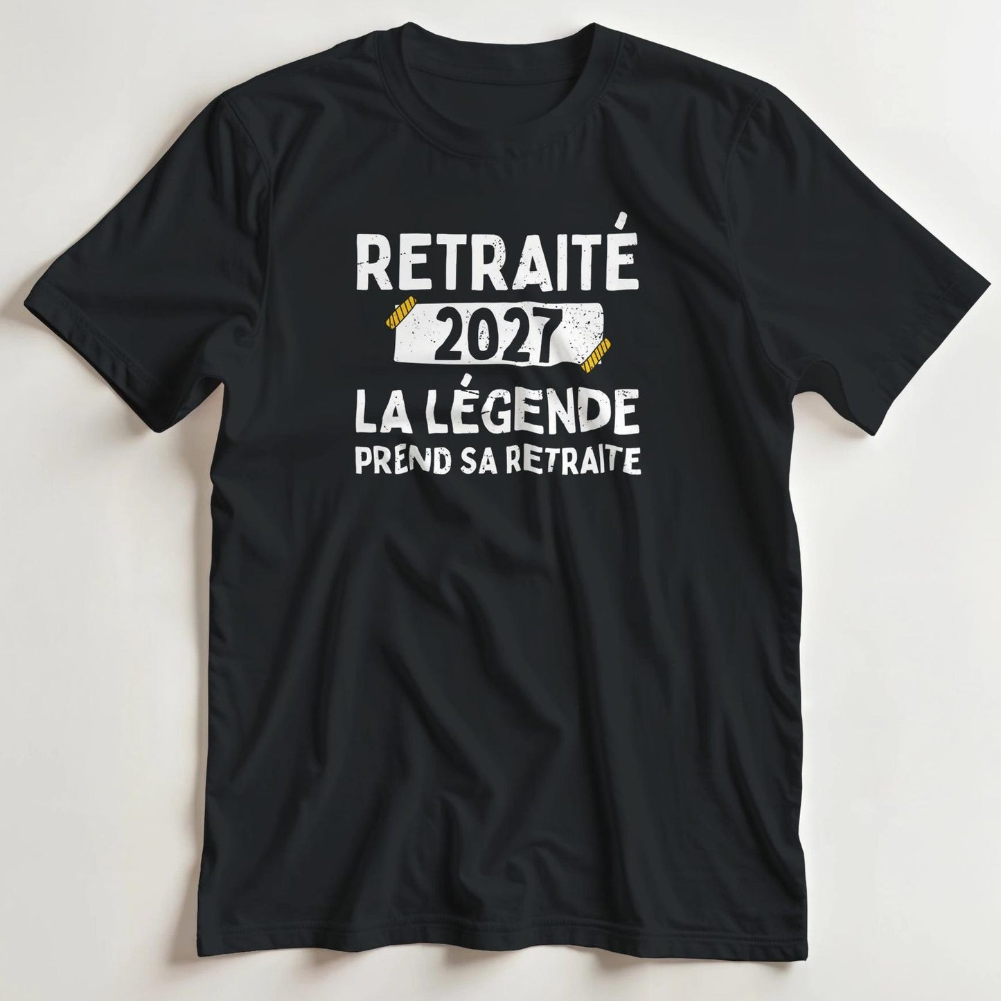 T-shirt en coupe unisexe et 100% coton en Noir imprimé avec un design Retraité 2027 T-Shirt .