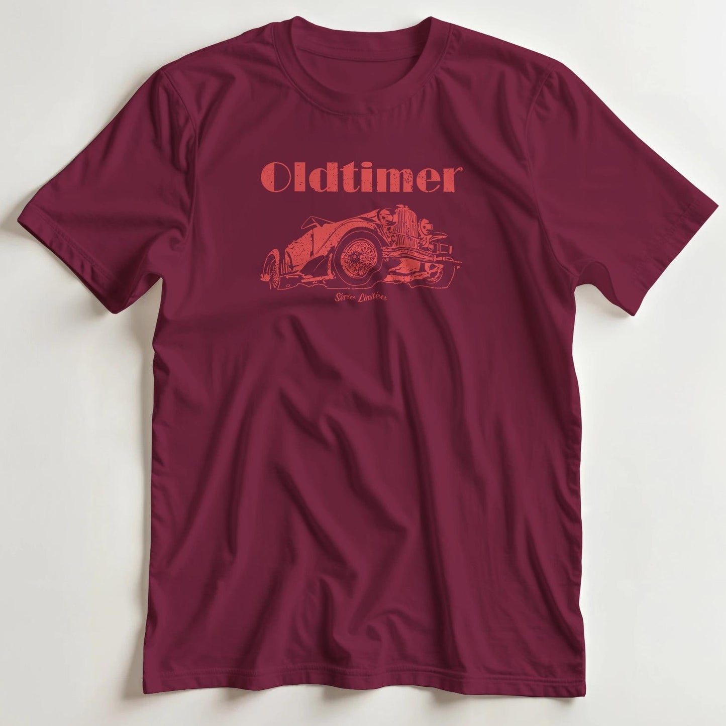 T-shirt en coupe unisexe et 100% coton en Bordeaux XL imprimé avec un design Oldtimer T-Shirt .