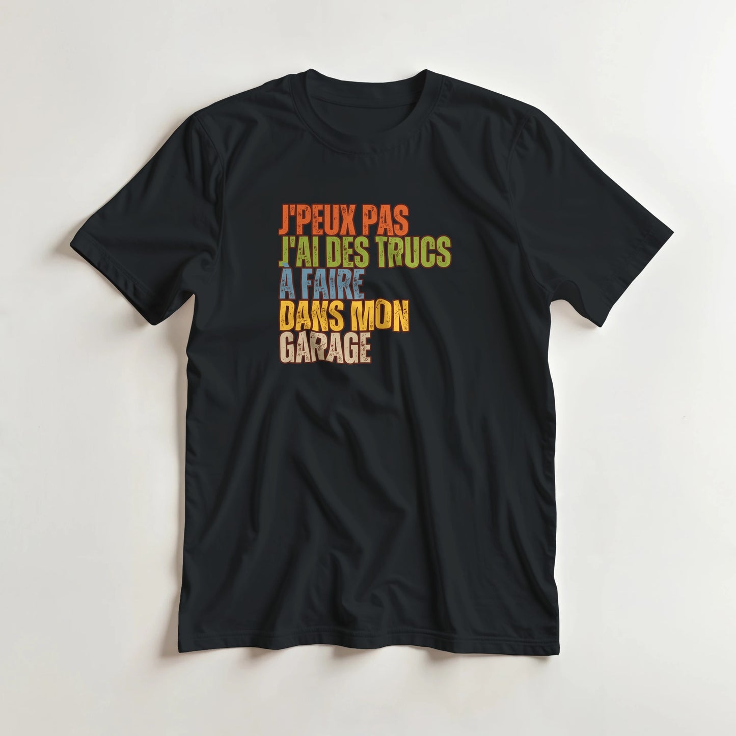 T-shirt en coupe unisexe et 100% coton en Noir XL imprimé avec un design J'Peux Pas Mon Garage T-Shirt .