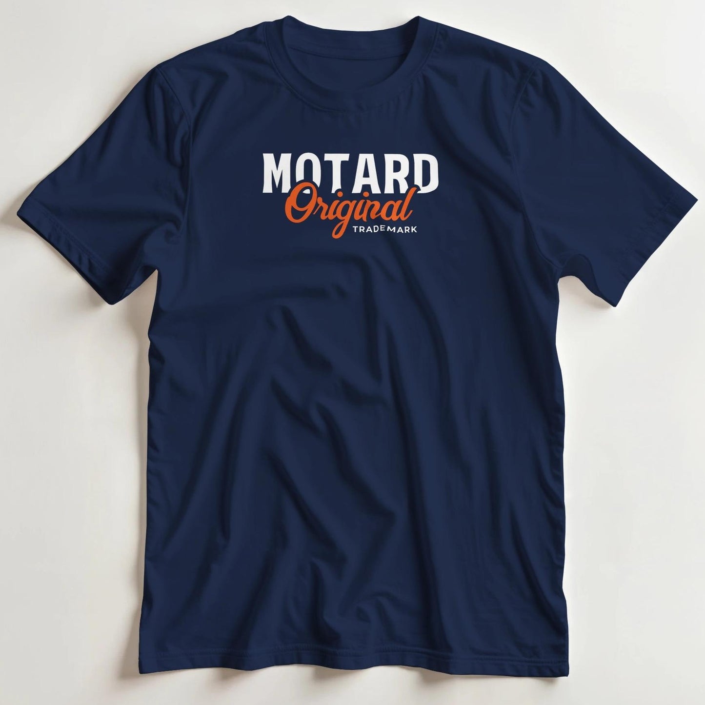 T-shirt en coupe unisexe et 100% coton en Marine L imprimé avec un design Original Trademark T-Shirt .