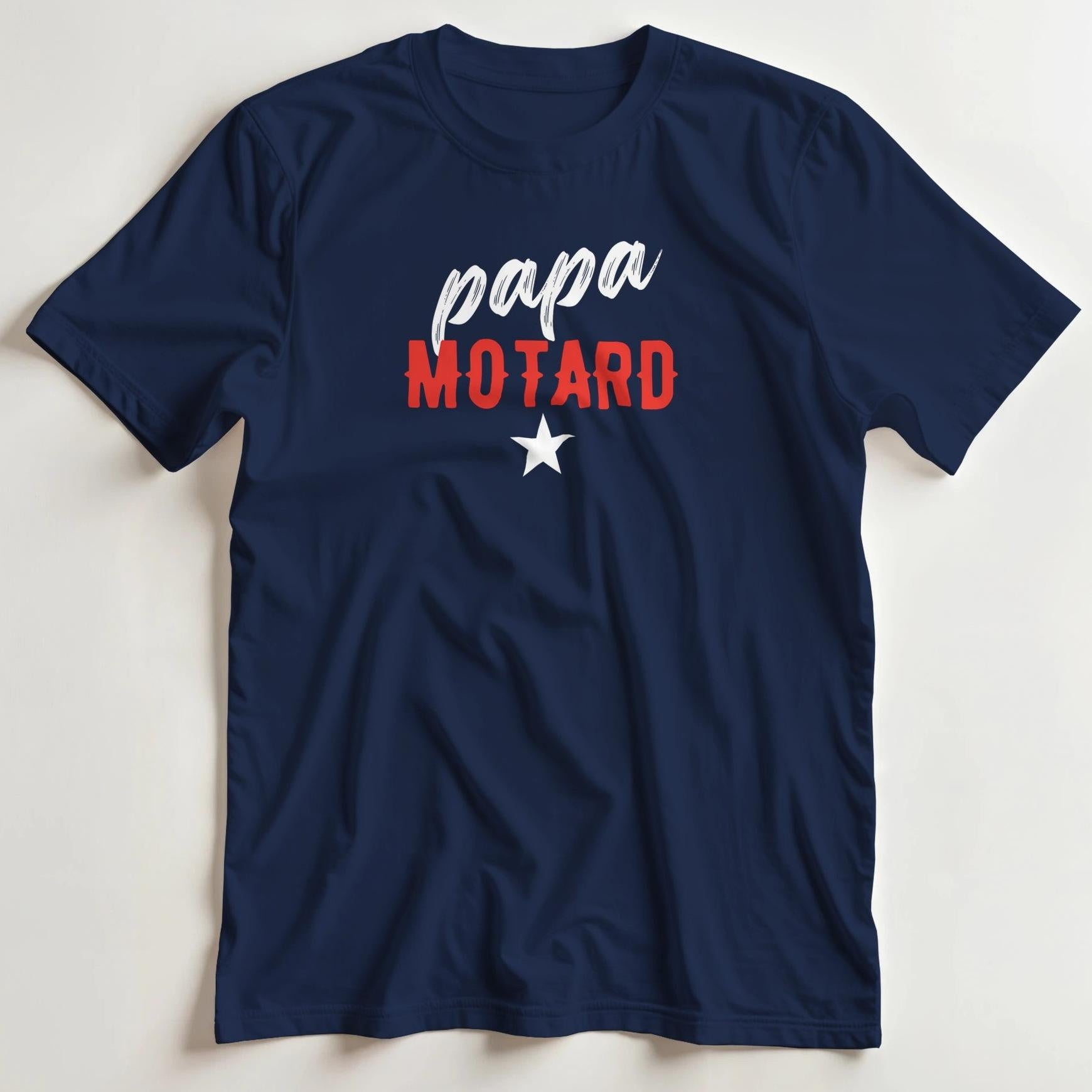 T-shirt en coupe unisexe et 100% coton en Marine S imprimé avec un design Papa Motard T-Shirt .