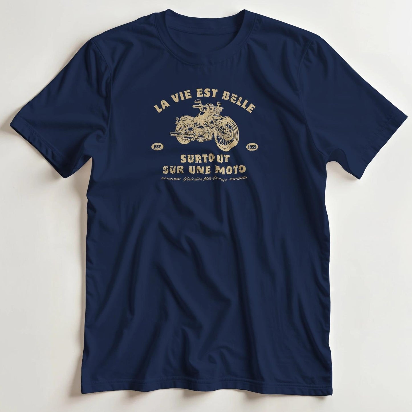 T-shirt en coupe unisexe et 100% coton en Marine 2XL imprimé avec un design La Vie Est Belle Moto T-Shirt .