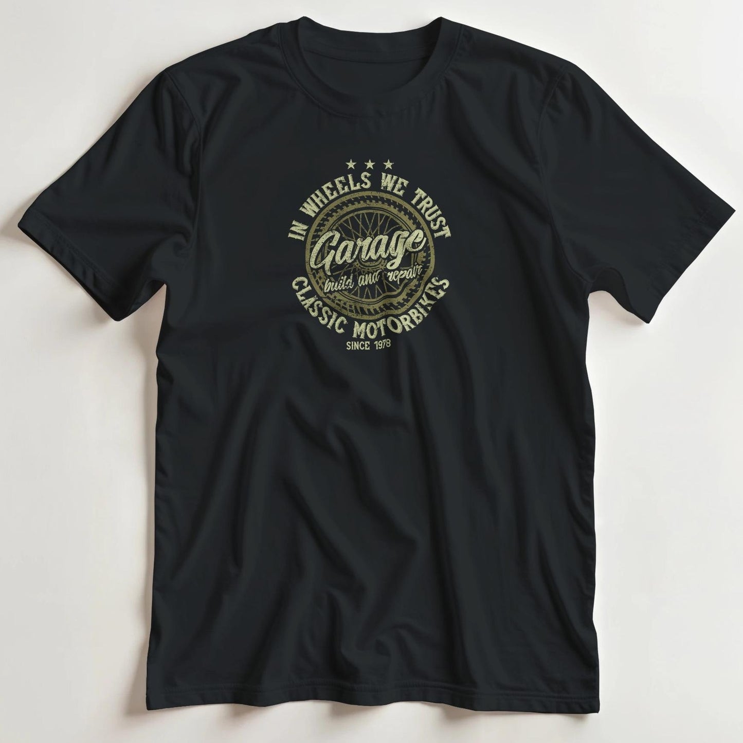 T-shirt en coupe unisexe et 100% coton en Noir 2XL imprimé avec un design Wheels We Trust T-Shirt .