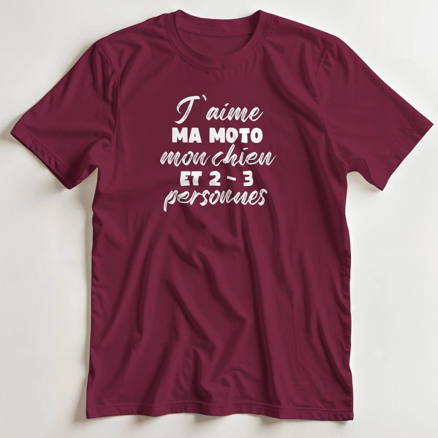 T-shirt en coupe unisexe et 100% coton en Bordeaux S imprimé avec un design Ma Moto Mon Chien T-Shirt .