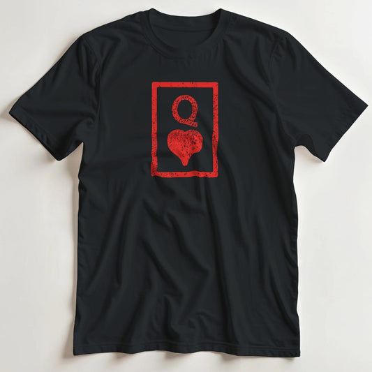 T-shirt en coupe unisexe et 100% coton en S imprimé avec un design Reine Coeurs Noir T-Shirt .