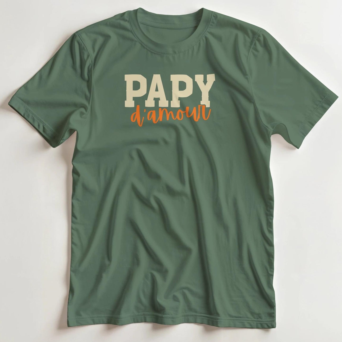 T-shirt en coupe unisexe et 100% coton en Vert Mil. imprimé avec un design Papy d'Amour T-Shirt .