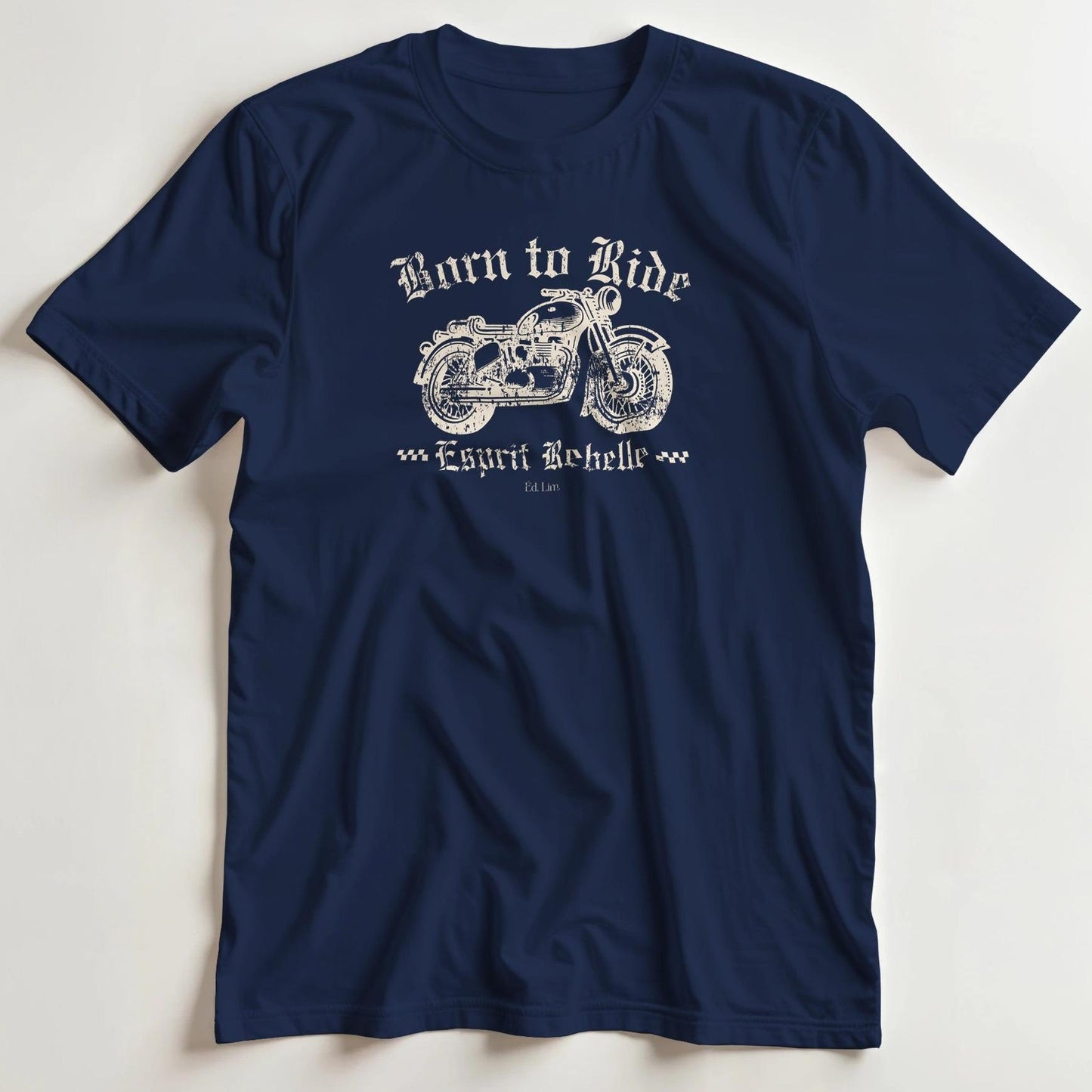 T-shirt en coupe unisexe et 100% coton en Marine L imprimé avec un design Rebelle T-Shirt .