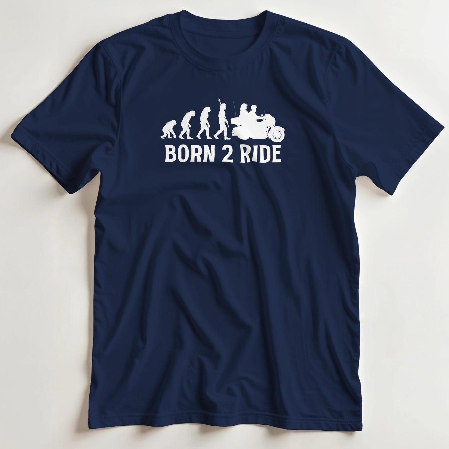 T-shirt en coupe unisexe et 100% coton en Marine L imprimé avec un design Born 2 Ride T-Shirt .