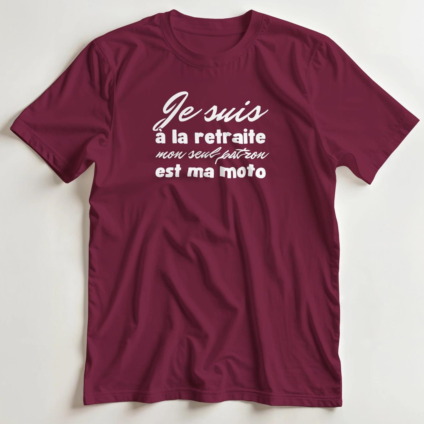 T-shirt en coupe unisexe et 100% coton en Bordeaux XL imprimé avec un design À La Retraite T-Shirt .