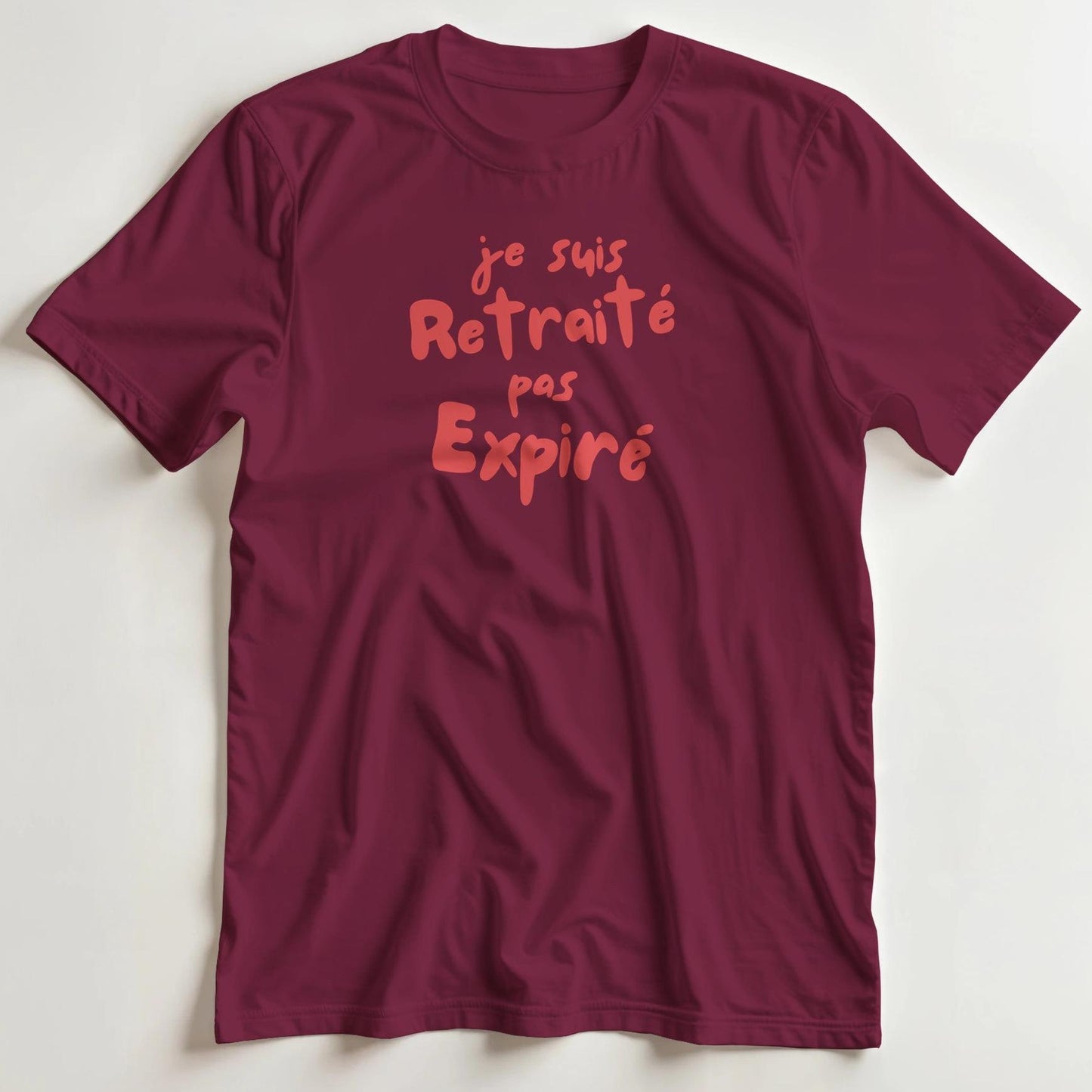 T-shirt en coupe unisexe et 100% coton en Bordeaux 3XL imprimé avec un design Retraité Pas Expiré T-Shirt .