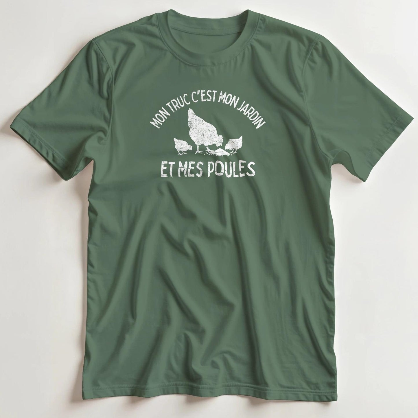 T-shirt en coupe unisexe et 100% coton en Vert Mil. imprimé avec un design Mes Poules T-Shirt .