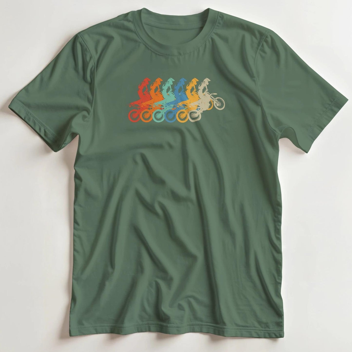 T-shirt en coupe unisexe et 100% coton en Vert Mil. S imprimé avec un design Motocross Arc-en-Ciel T-Shirt .