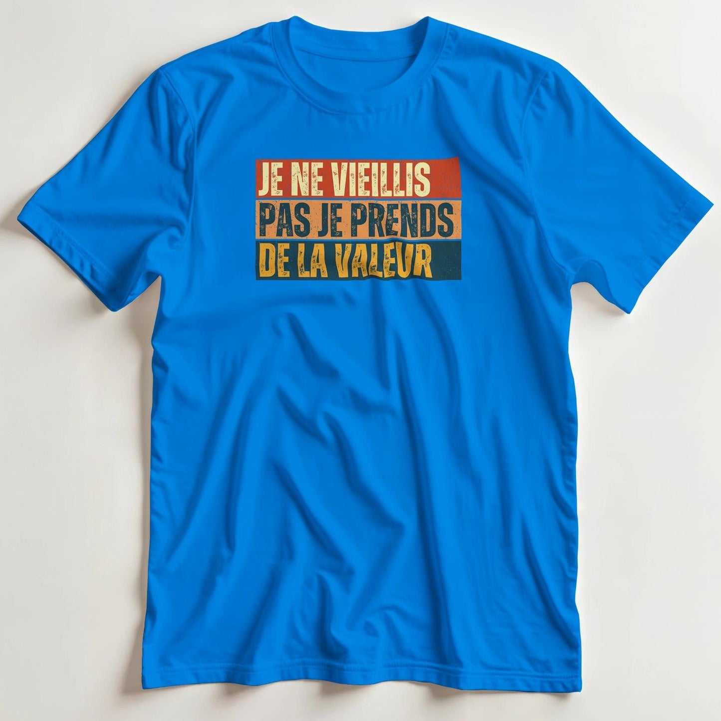 T-shirt en coupe unisexe et 100% coton en Royal L imprimé avec un design Je Ne Vieillis Pas Valeur Vintage T-Shirt .