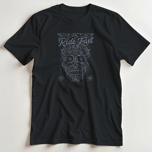 T-shirt en coupe unisexe et 100% coton en Noir S imprimé avec un design Ride Fast T-Shirt .