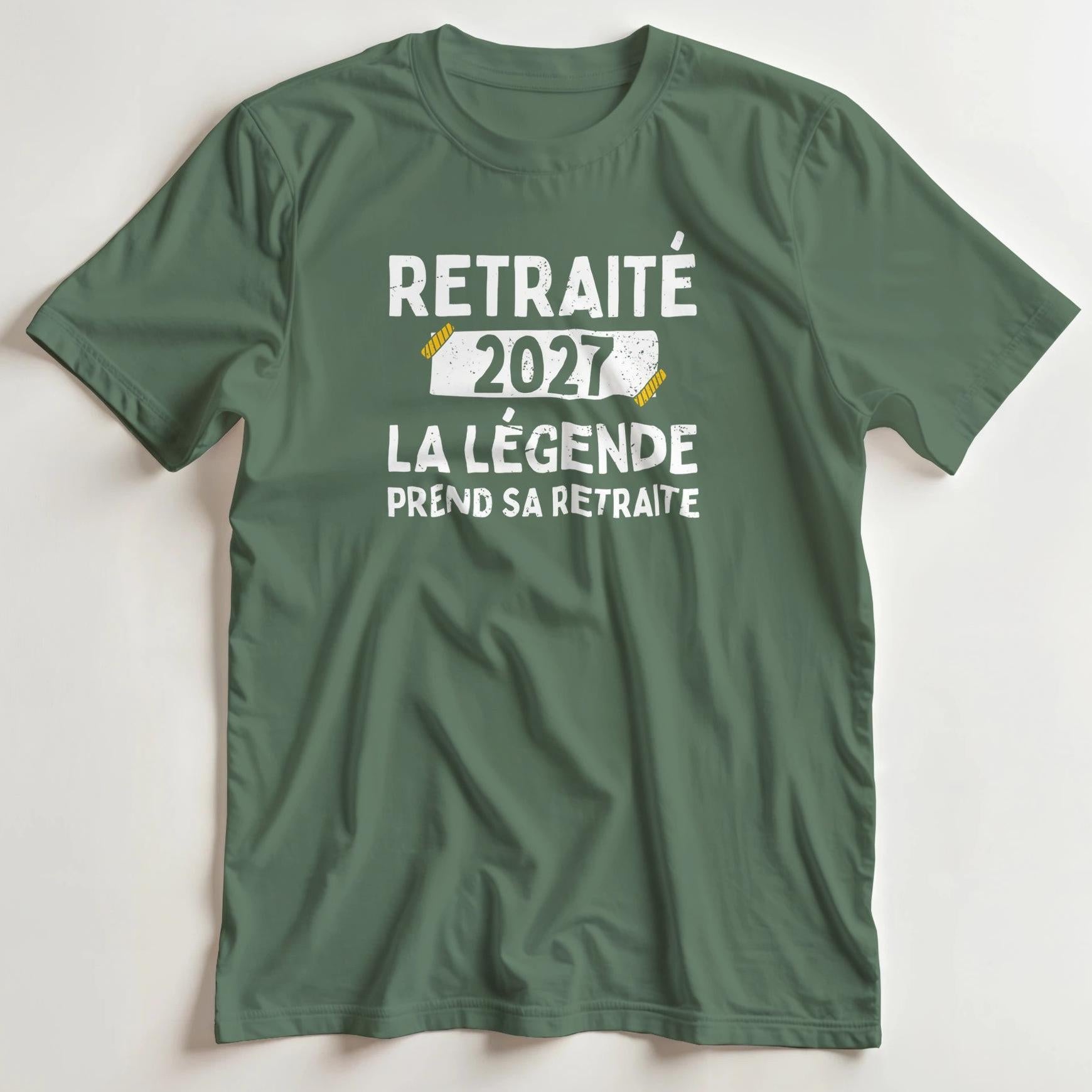 T-shirt en coupe unisexe et 100% coton en Vert Mil. imprimé avec un design Retraité 2027 T-Shirt .