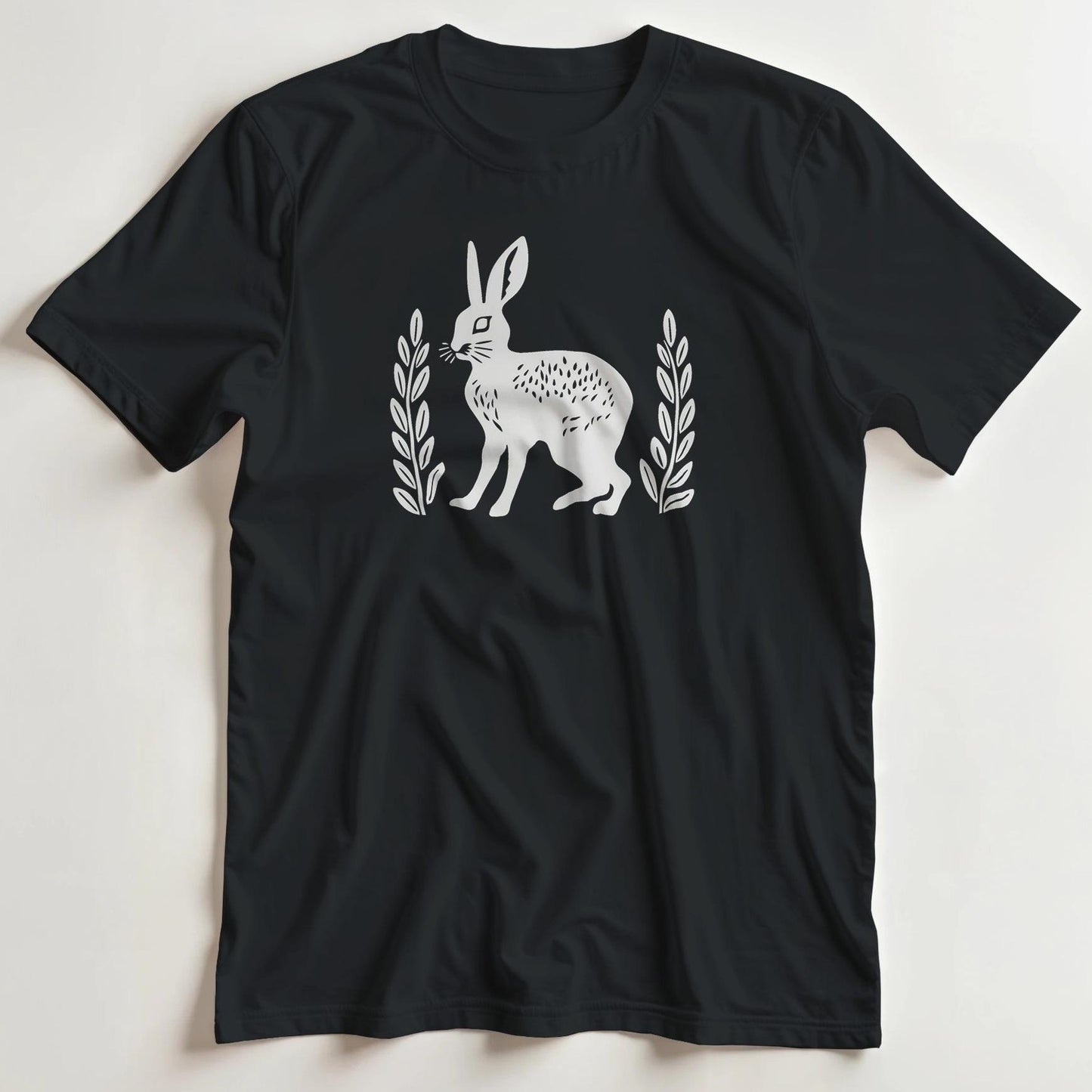 T-shirt en coupe unisexe et 100% coton en Noir imprimé avec un design Lièvre T-Shirt .