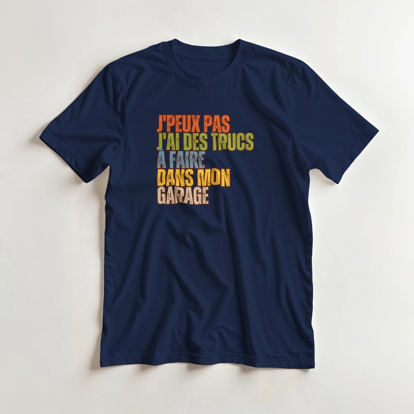 T-shirt en coupe unisexe et 100% coton en Marine XL imprimé avec un design J'Peux Pas Mon Garage T-Shirt .