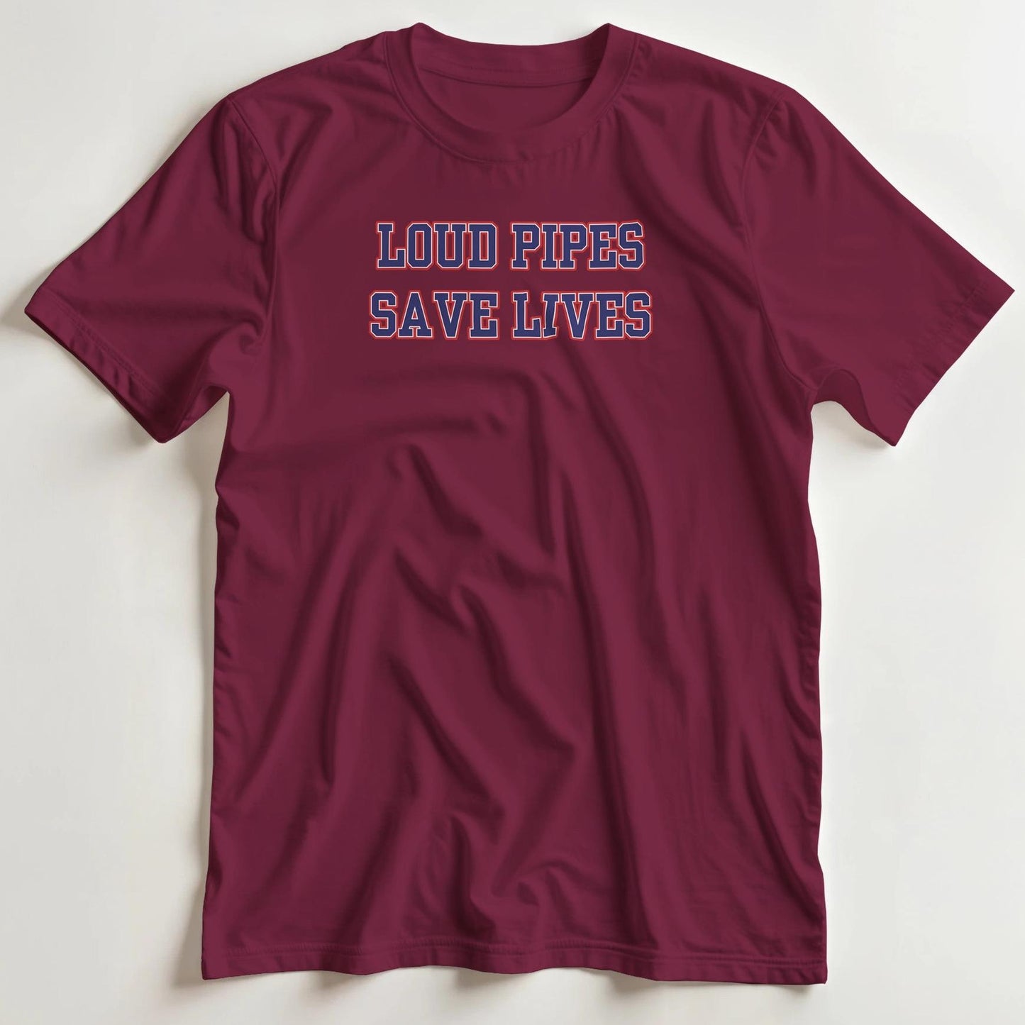 T-shirt en coupe unisexe et 100% coton en Bordeaux imprimé avec un design Loud Pipes T-Shirt .