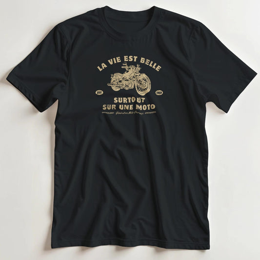 T-shirt en coupe unisexe et 100% coton en Noir S imprimé avec un design La Vie Est Belle Moto T-Shirt .