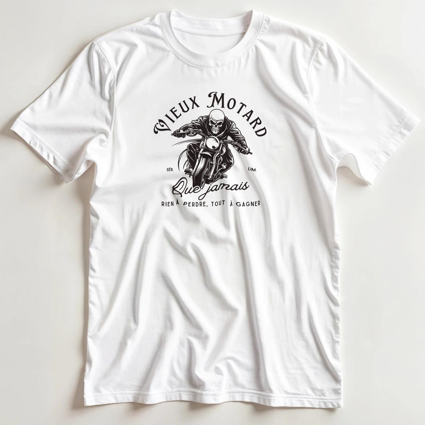 T-shirt en coupe unisexe et 100% coton en Blanc S imprimé avec un design Vieux Motard III T-Shirt .