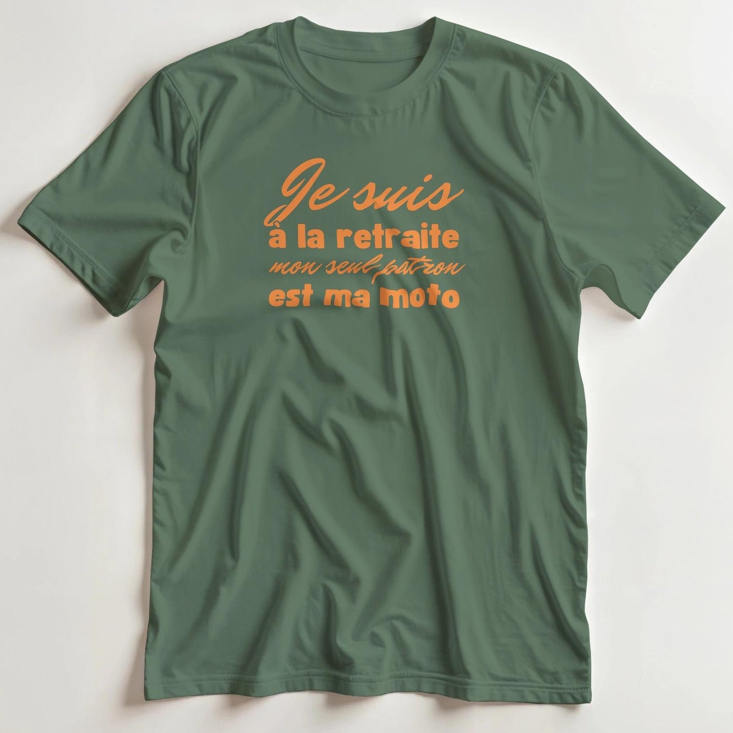 T-shirt en coupe unisexe et 100% coton en Vert Mil. M imprimé avec un design À La Retraite Orange T-Shirt .