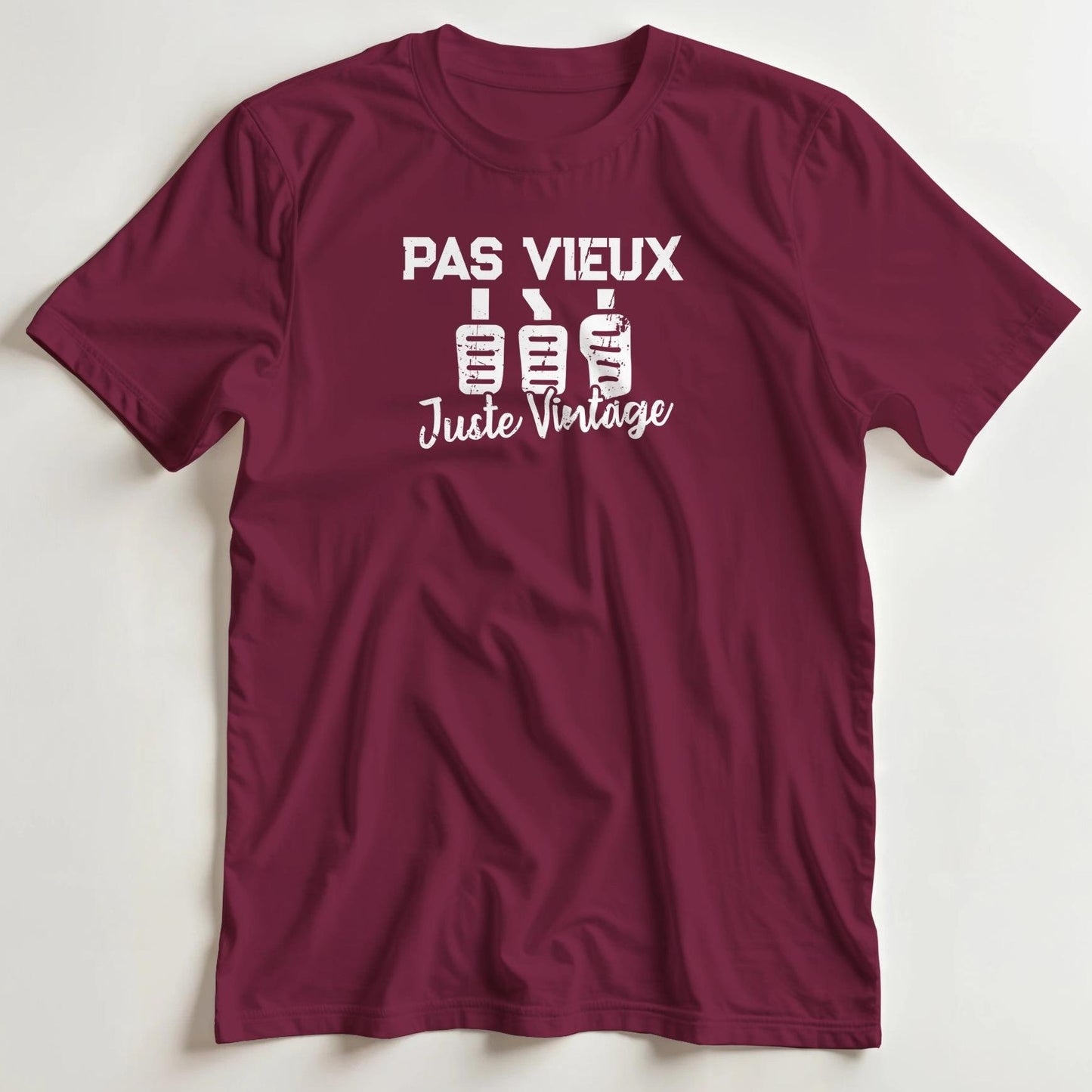 T-shirt en coupe unisexe et 100% coton en Bordeaux M imprimé avec un design Pas Vieux T-Shirt .