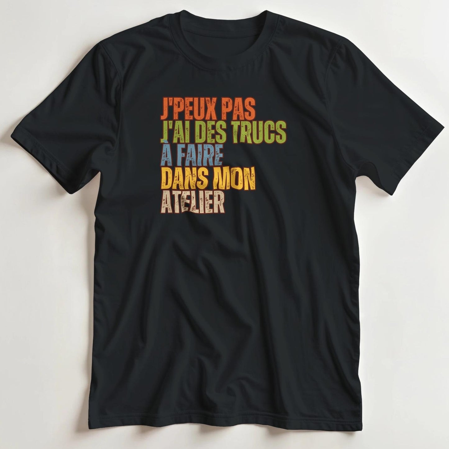 T-shirt en coupe unisexe et 100% coton en Noir L imprimé avec un design J'Peux Pas Mon Atelier T-Shirt .