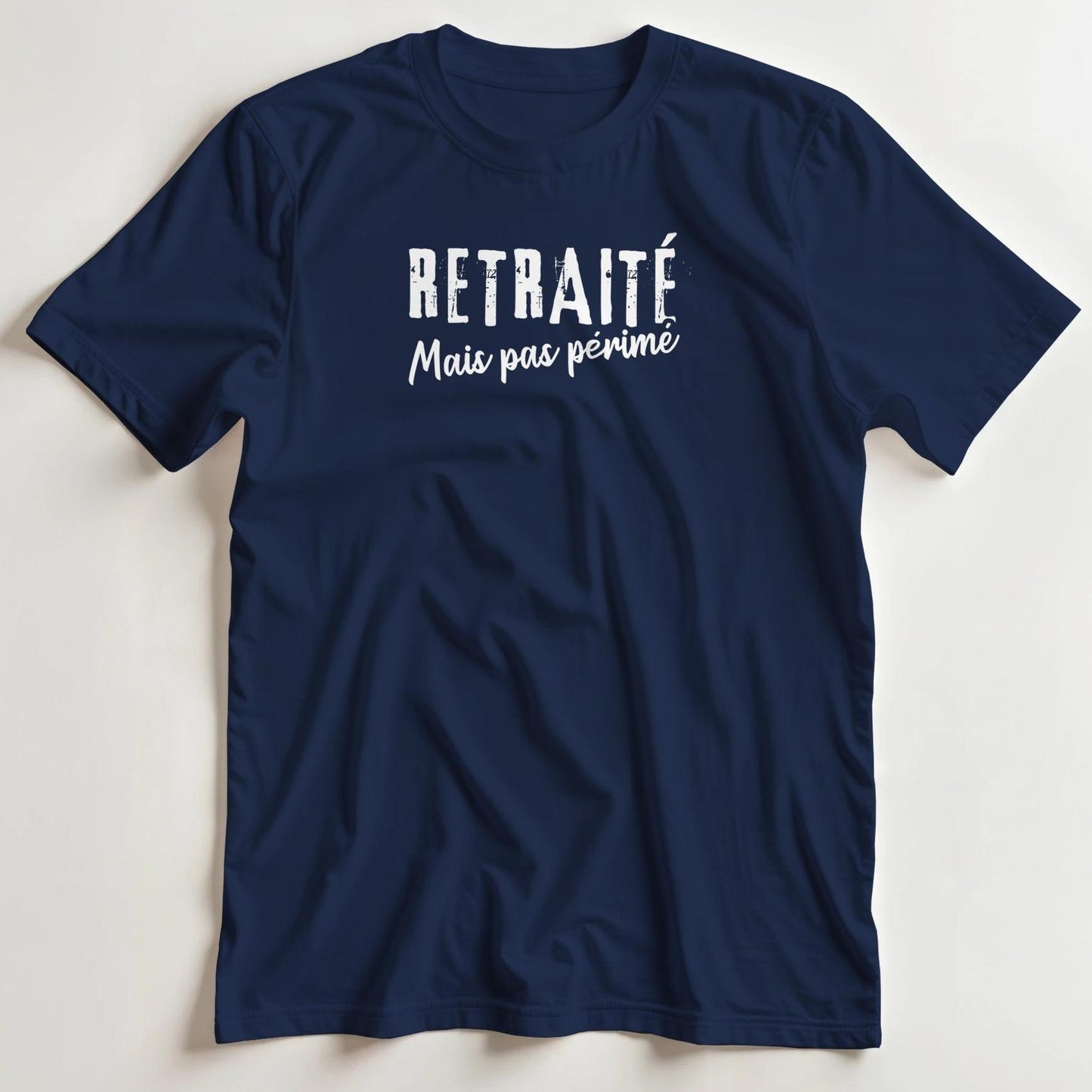 T-shirt en coupe unisexe et 100% coton en Marine imprimé avec un design Pas Périmé T-Shirt .