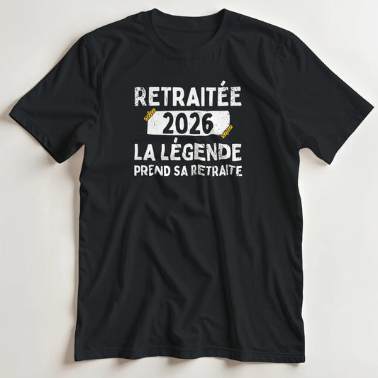 T-shirt en coupe unisexe et 100% coton en Noir S imprimé avec un design Retraitée 2026 II T-Shirt .