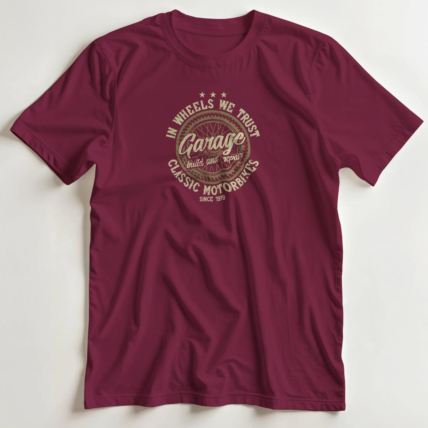 T-shirt en coupe unisexe et 100% coton en Bordeaux S imprimé avec un design Wheels We Trust T-Shirt .