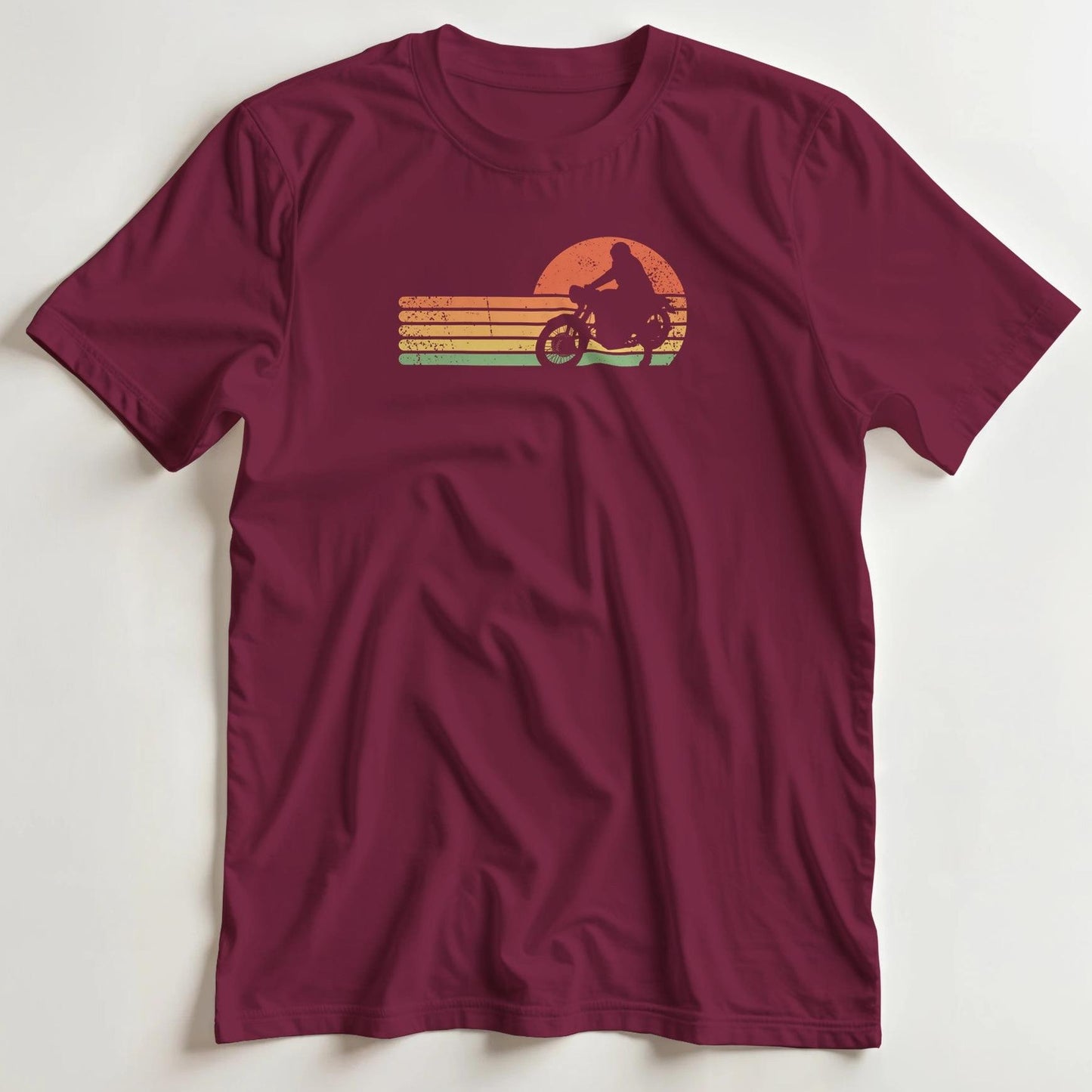T-shirt en coupe unisexe et 100% coton en Bordeaux L imprimé avec un design Vintage Moto T-Shirt .