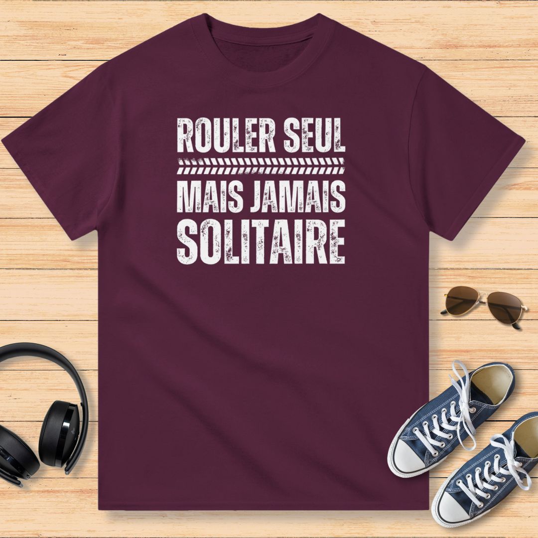 Rouler Seul Mais Jamais Solitaire T-Shirt Bordeaux