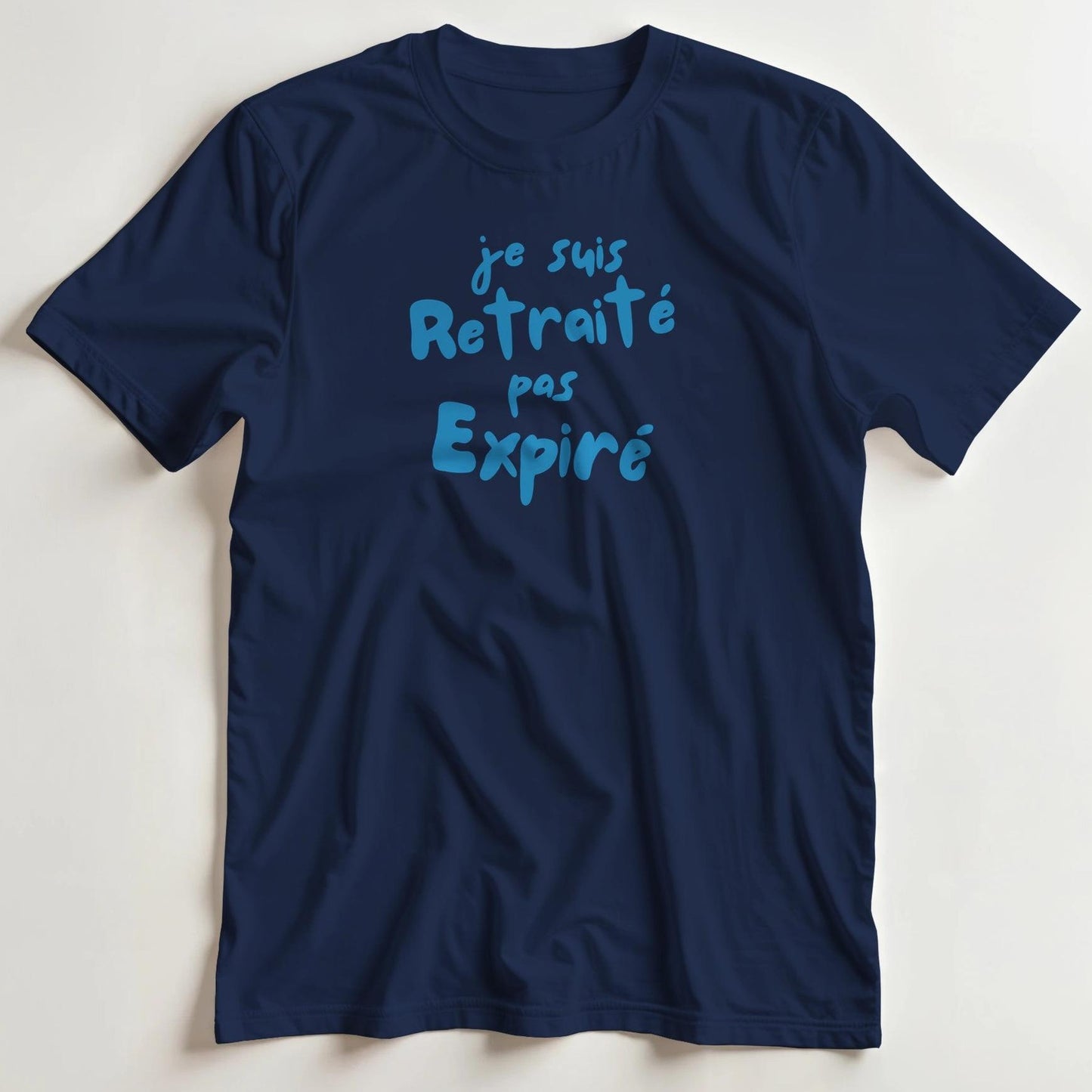T-shirt en coupe unisexe et 100% coton en Marine S imprimé avec un design Retraité Pas Expiré T-Shirt .