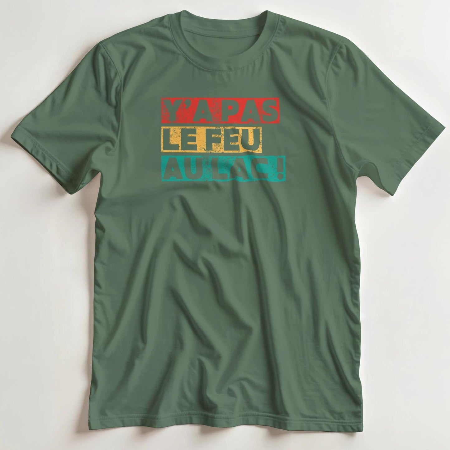 T-shirt en coupe unisexe et 100% coton en Vert militaire XL imprimé avec un design Y'a Pas Le Feu T-Shirt .