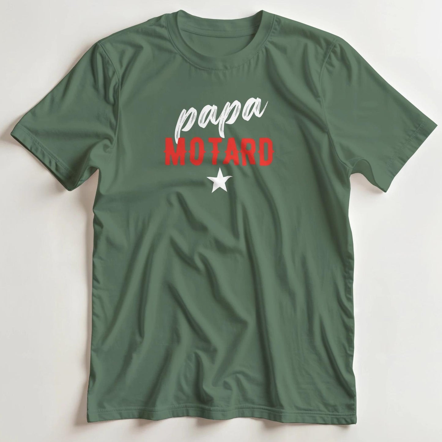 T-shirt en coupe unisexe et 100% coton en Vert Mil. L imprimé avec un design Papa Motard T-Shirt .