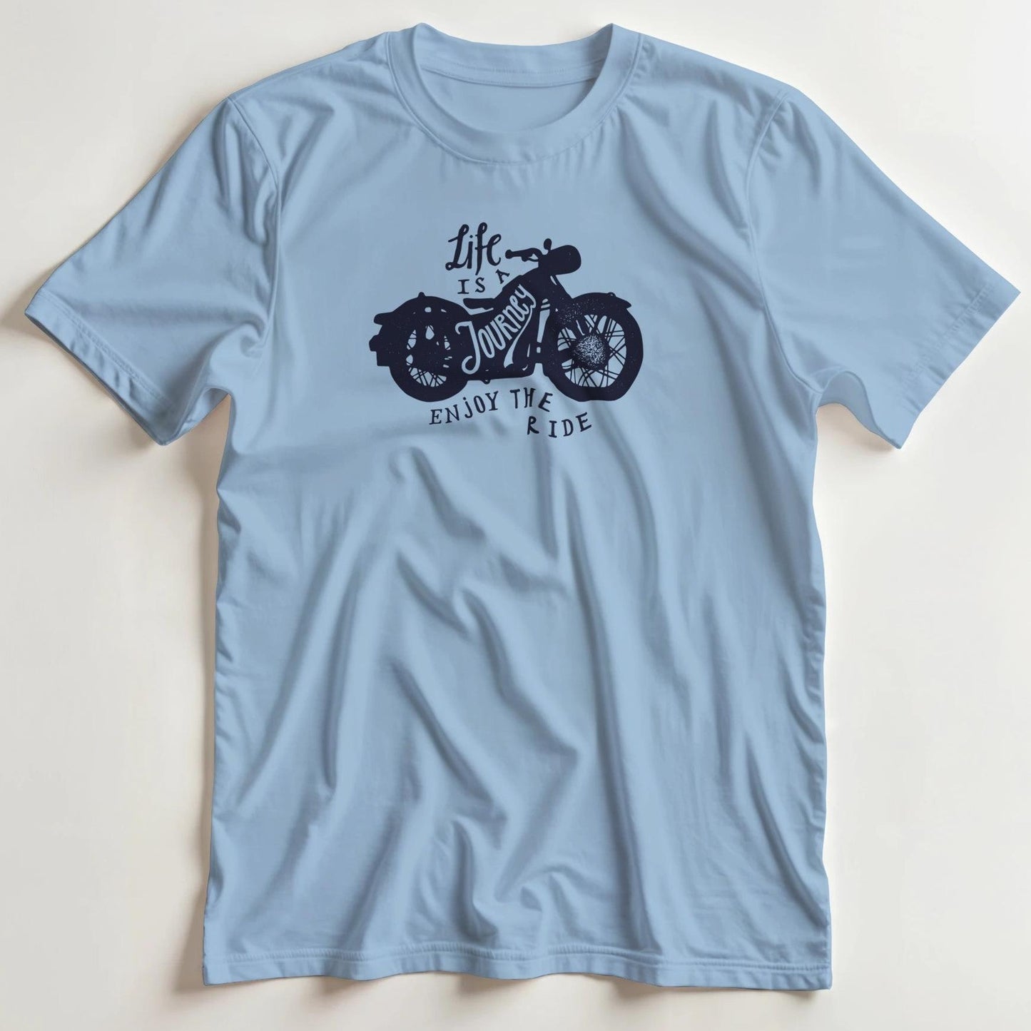 T-shirt en coupe unisexe et 100% coton en Light Blue M imprimé avec un design Life Is A Journey Moto T-Shirt .