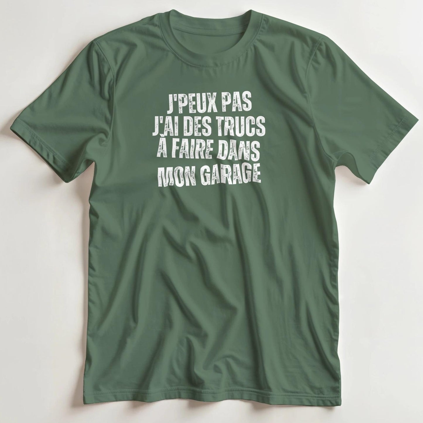 T-shirt en coupe unisexe et 100% coton en Vert Mil. S imprimé avec un design J'Peux Pas Garage N&B T-Shirt .