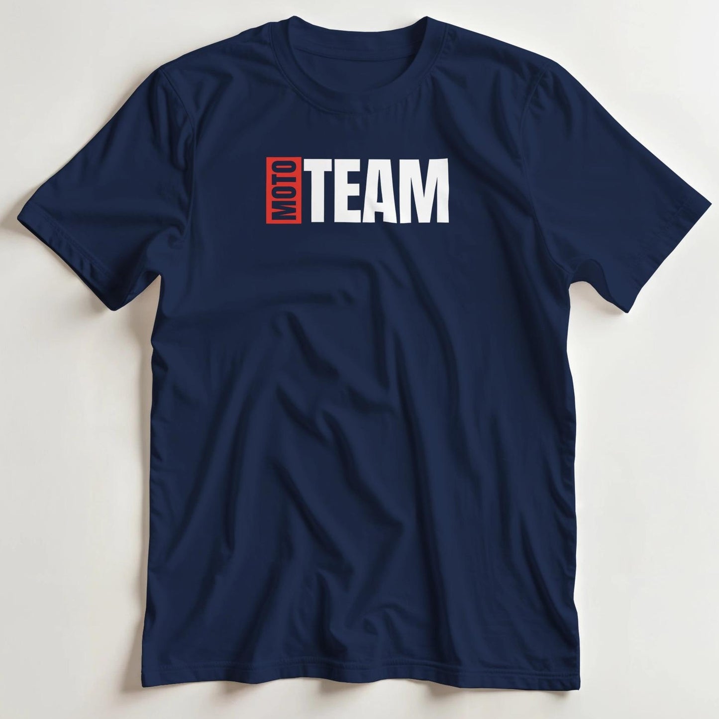 T-shirt en coupe unisexe et 100% coton en Marine L imprimé avec un design Moto Team T-Shirt .