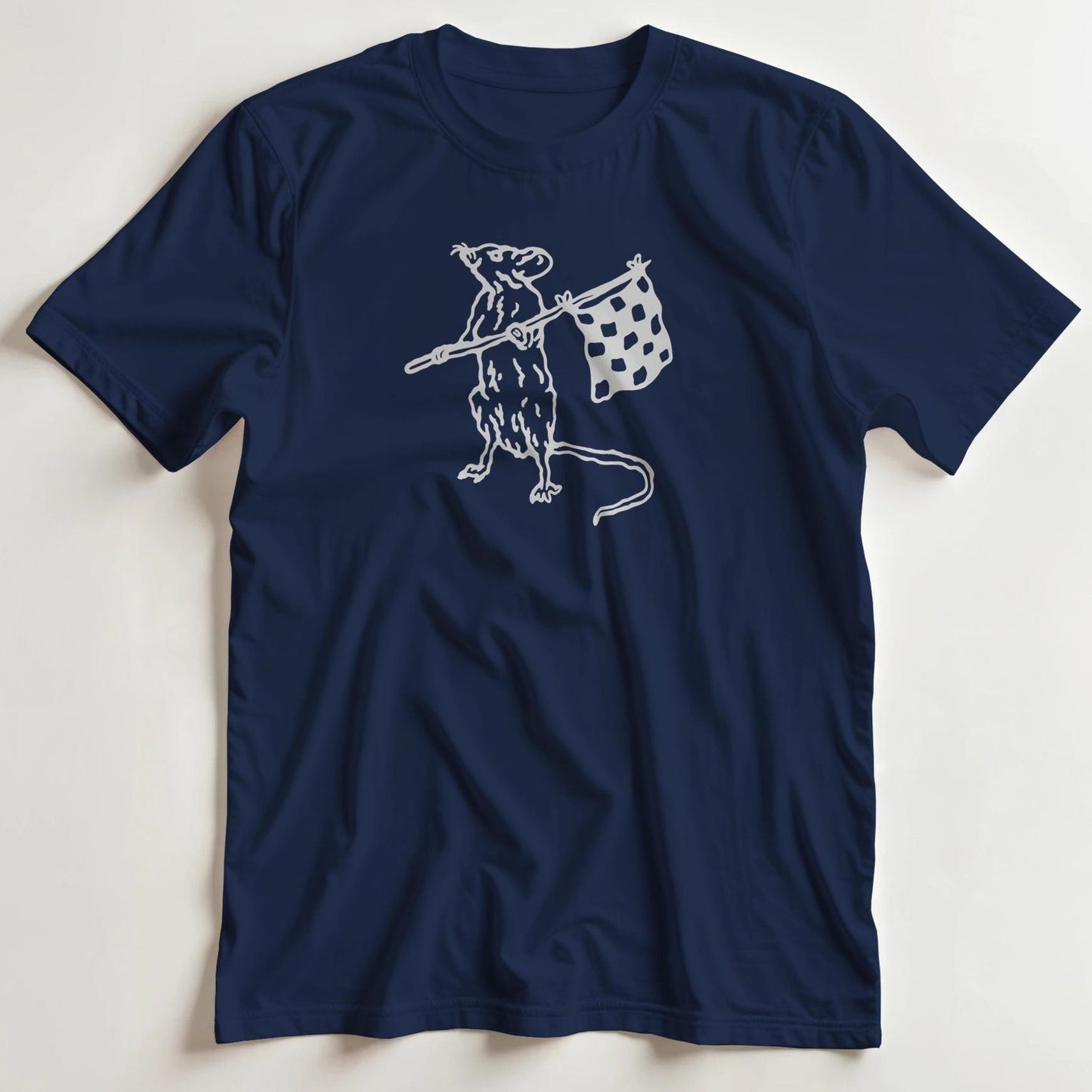 T-shirt en coupe unisexe et 100% coton en Marine M imprimé avec un design Chequered Flag T-Shirt .