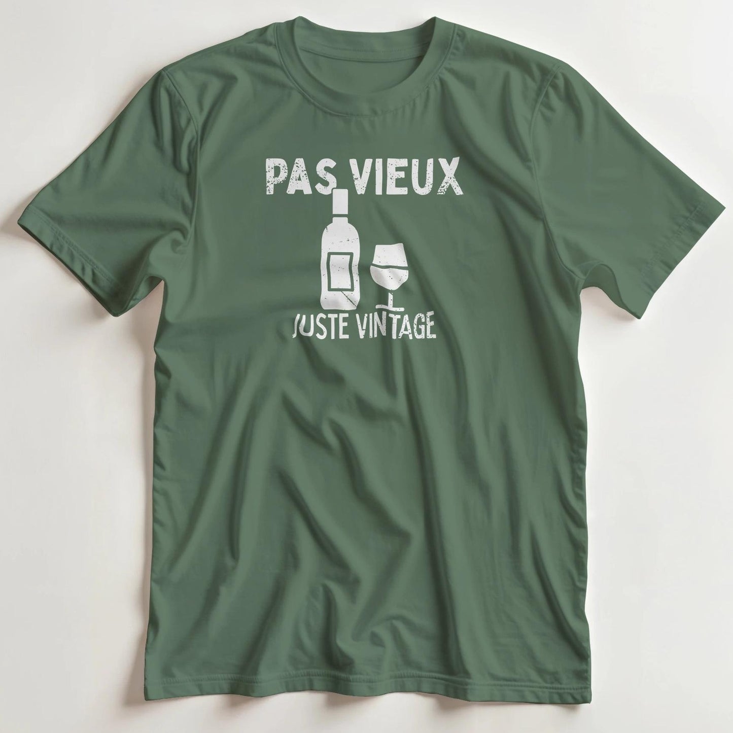 T-shirt en coupe unisexe et 100% coton en Vert Mil. S imprimé avec un design Juste Vintage T-Shirt .