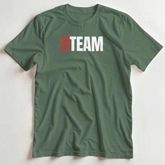 T-shirt en coupe unisexe et 100% coton en Vert Mil. M imprimé avec un design Moto Team T-Shirt .