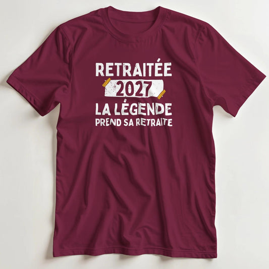 T-shirt en coupe unisexe et 100% coton en Bordeaux imprimé avec un design Retraitée 2027 T-Shirt .