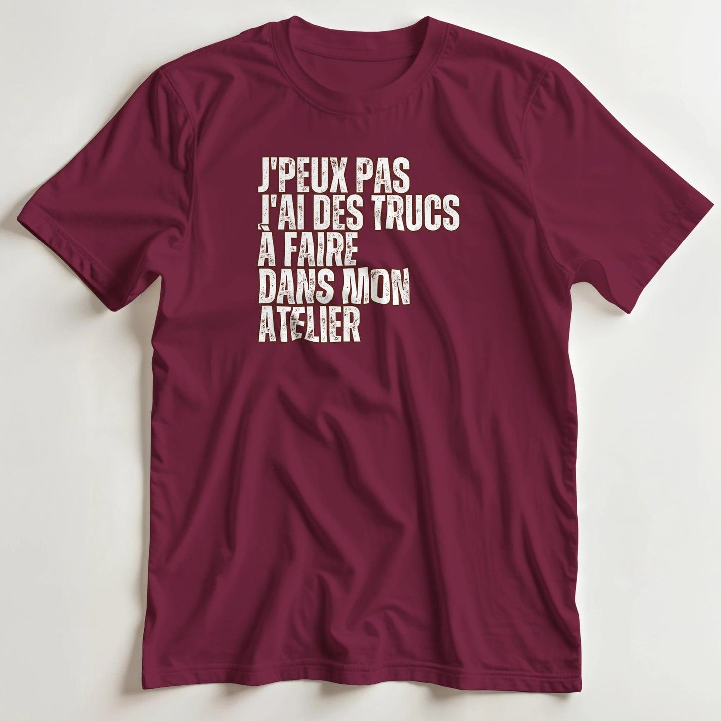 T-shirt en coupe unisexe et 100% coton en Bordeaux M imprimé avec un design J'Peux Pas Mon Atelier T-Shirt .