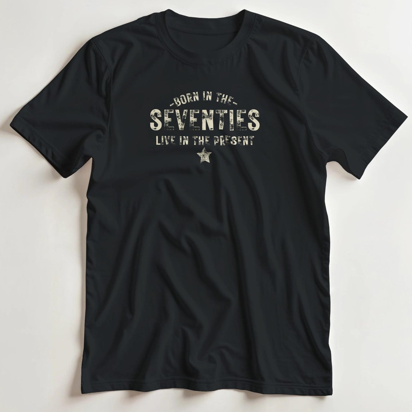 T-shirt en coupe unisexe et 100% coton en Noir L imprimé avec un design Born Seventies T-Shirt .