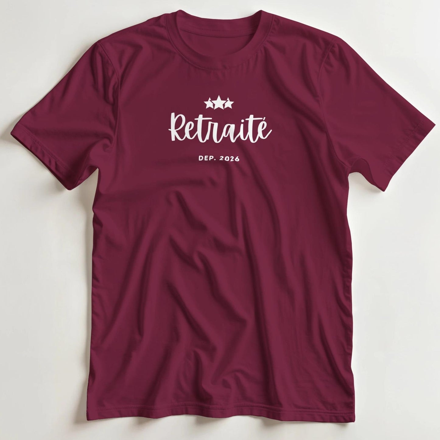T-shirt en coupe unisexe et 100% coton en Bordeaux L imprimé avec un design Retraité 2026 T-Shirt .
