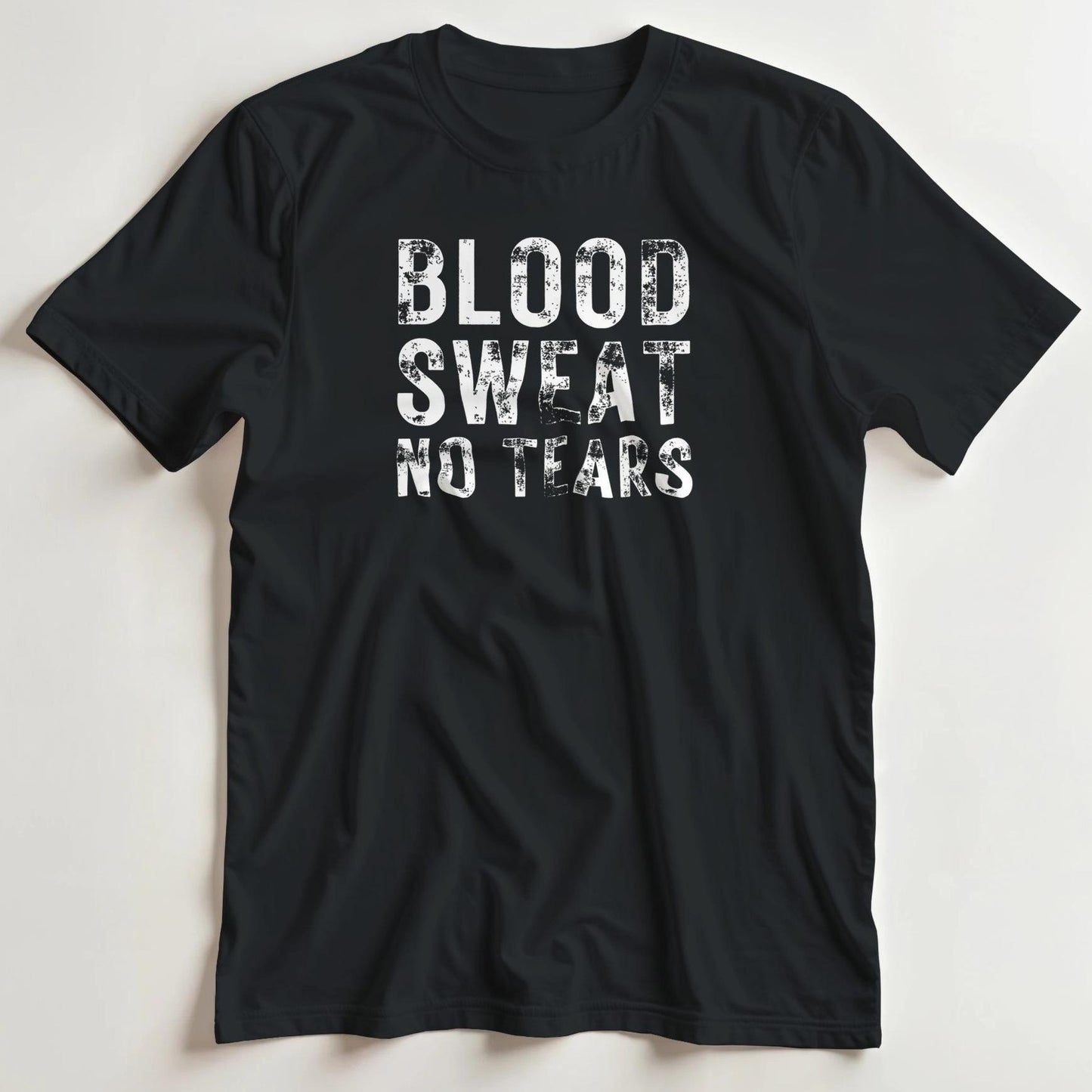 T-shirt en coupe unisexe et 100% coton en Noir S imprimé avec un design Blood Sweat No Tears T-Shirt .