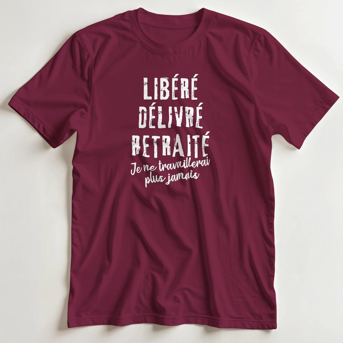 T-shirt en coupe unisexe et 100% coton en Bordeaux S imprimé avec un design Libéré T-Shirt .