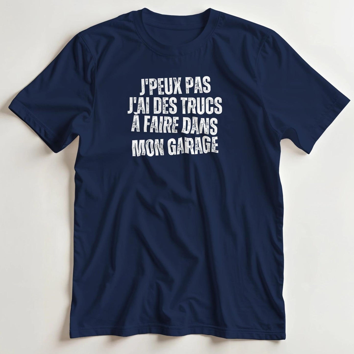 T-shirt en coupe unisexe et 100% coton en Marine M imprimé avec un design J'Peux Pas Garage N&B T-Shirt .